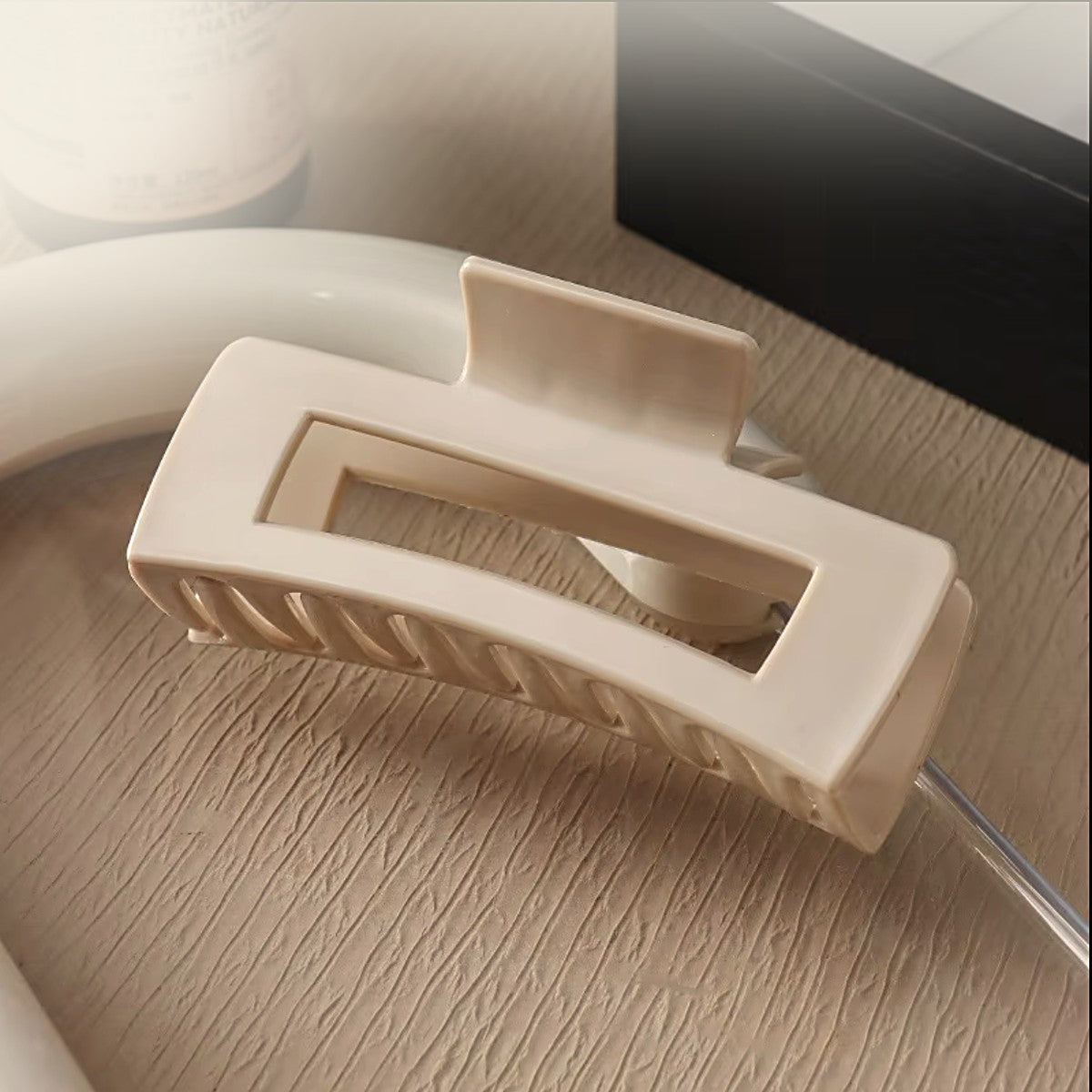 Melloclaw claw clip in Latte
